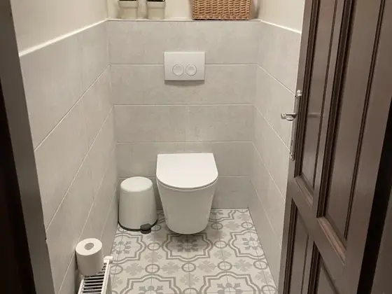 WC mintás padlócsempével – TeleHome felújítás referencia