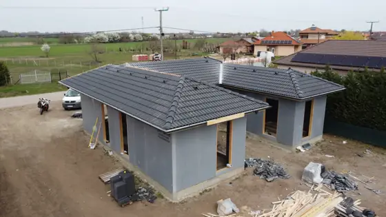 SIP ház kész tetőfedéssel – TeleHome SIP panel házépítés referencia