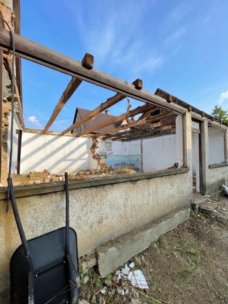 Tetőbontás és házbontás során végzett épületbontás tető csere előkészítéssel