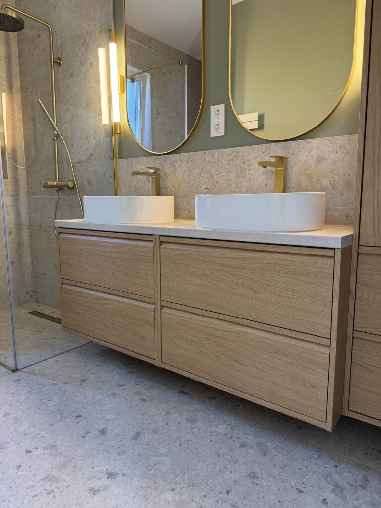 Modern fürdőszoba felújítás fürdőszoba bútor és fürdőszoba mosdókagyló megoldással