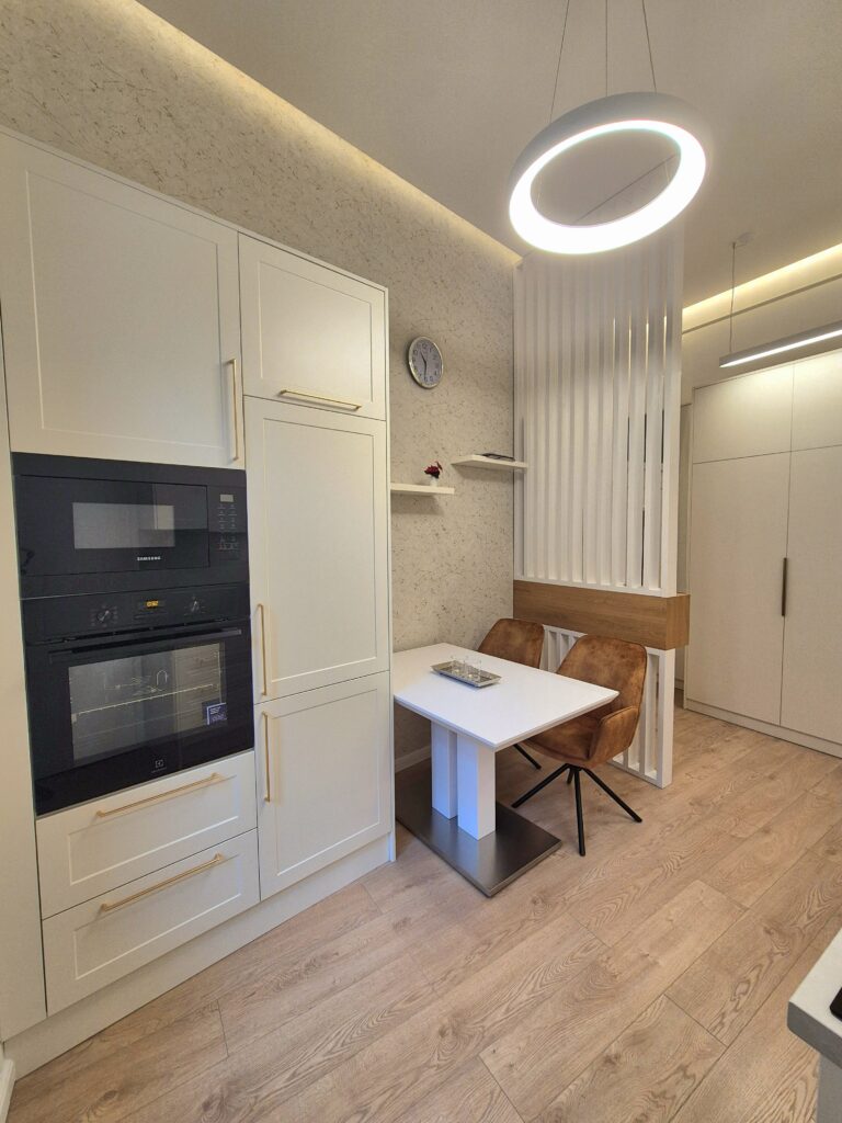 Egy modern konyha a Telehome felújítása után.