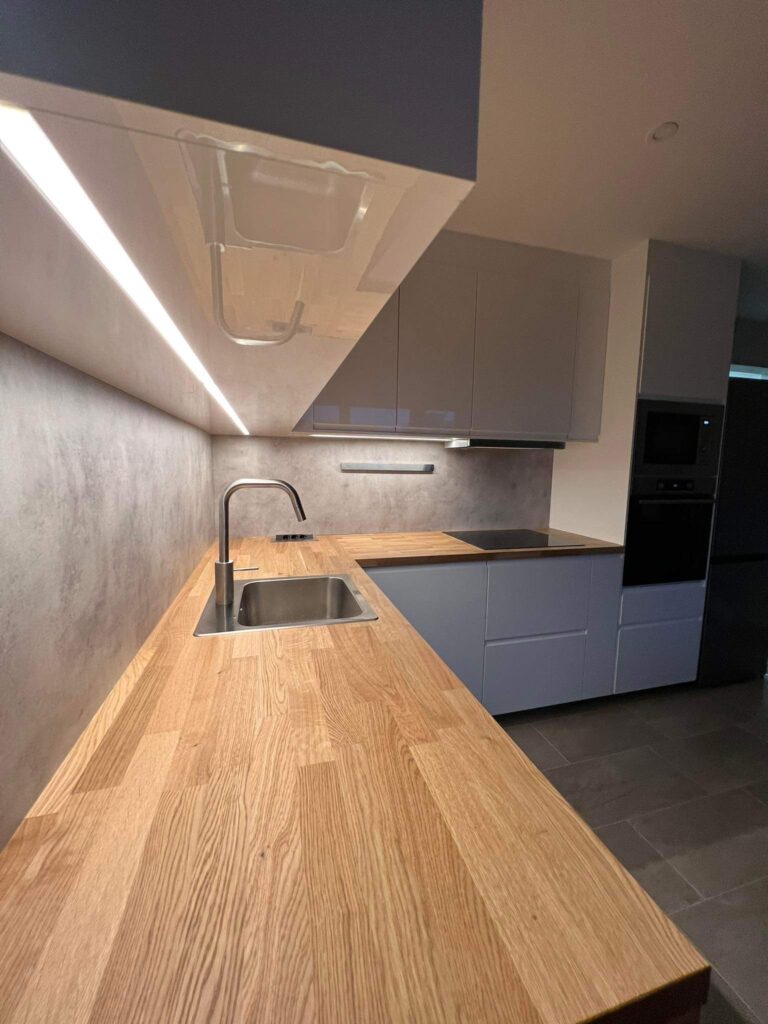 Egyénre szabott asztalos munka gyümölcse - konyhapult. egy okos otthon elmaradhatatlan része.